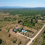 Dom wakacyjny Mandorla With Private Pool