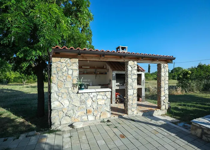 Mandorla With Private Pool