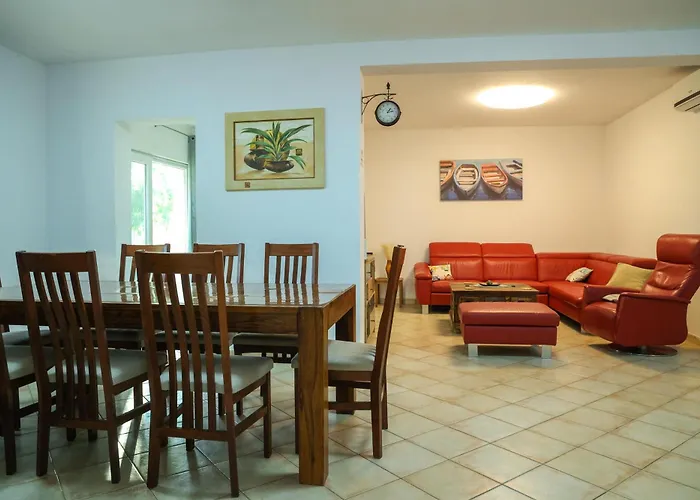 Mandorla With Private Pool