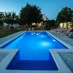 Mandorla With Private Pool بيت للعطل زادار
