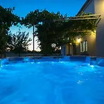 Mandorla With Private Pool * زادار