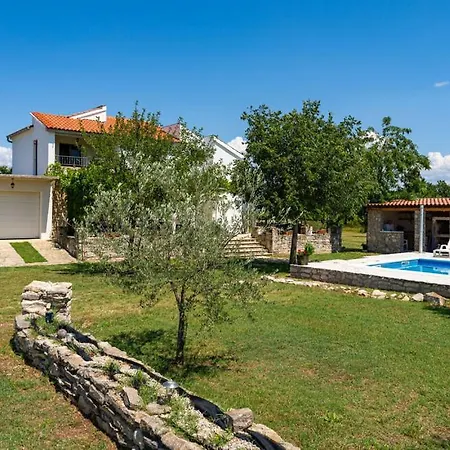 Holiday home Mandorla With Private Pool Zadar
