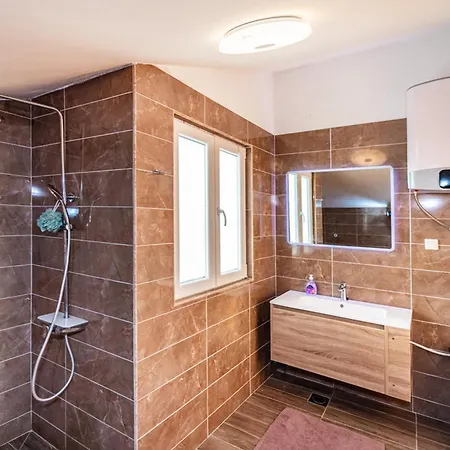 Mandorla With Private Pool *