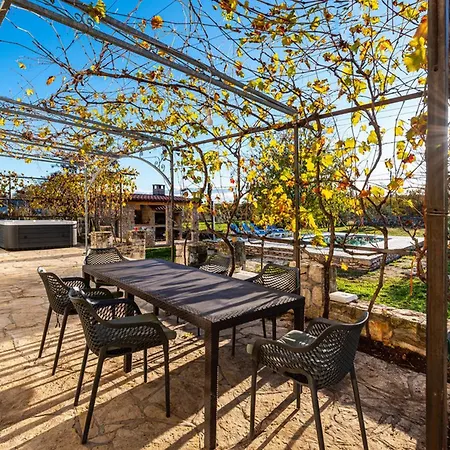 Holiday home Mandorla With Private Pool Zadar