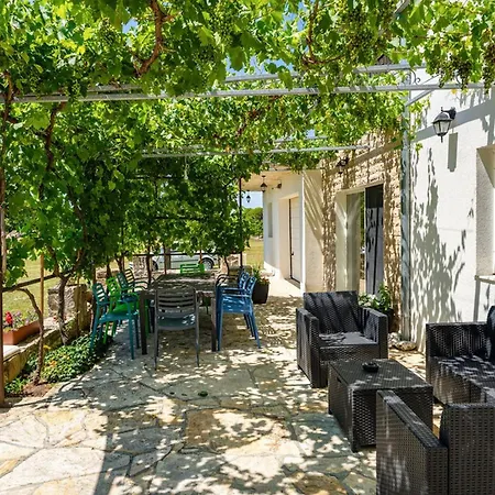 Mandorla With Private Pool