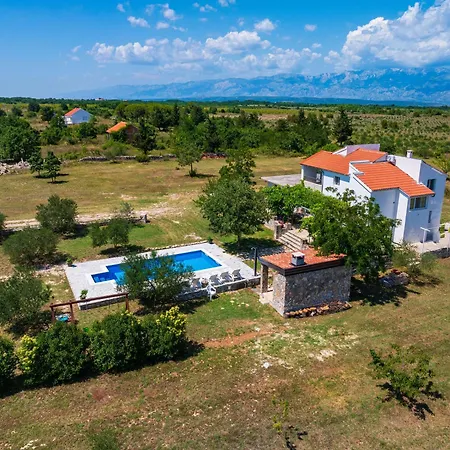 Mandorla With Private Pool