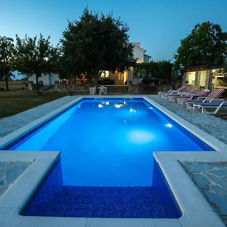 Mandorla With Private Pool Будинок відпочинку Задар