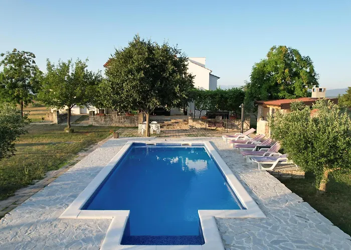 Mandorla With Private Pool